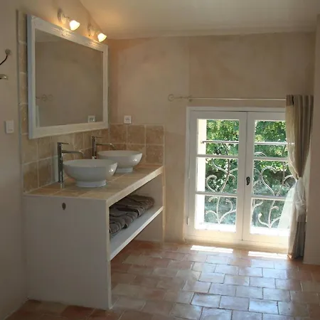 La Bergerie In An Estate With Swimming Pool In The Heart Of The Luberon *