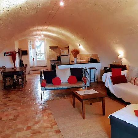 La Bergerie In An Estate With Swimming Pool In The Heart Of The Luberon